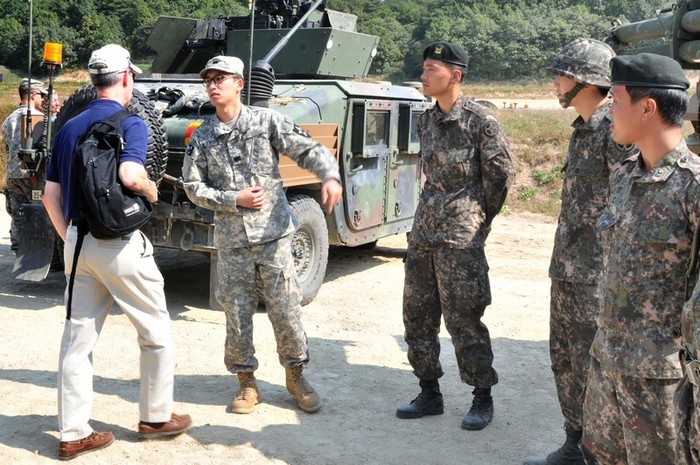 Tham quan, theo dõi, giao lưu trong khuôn khổ tập trận bắn đạn thật Rodriguez Live Fire Complex tại Hàn Quốc